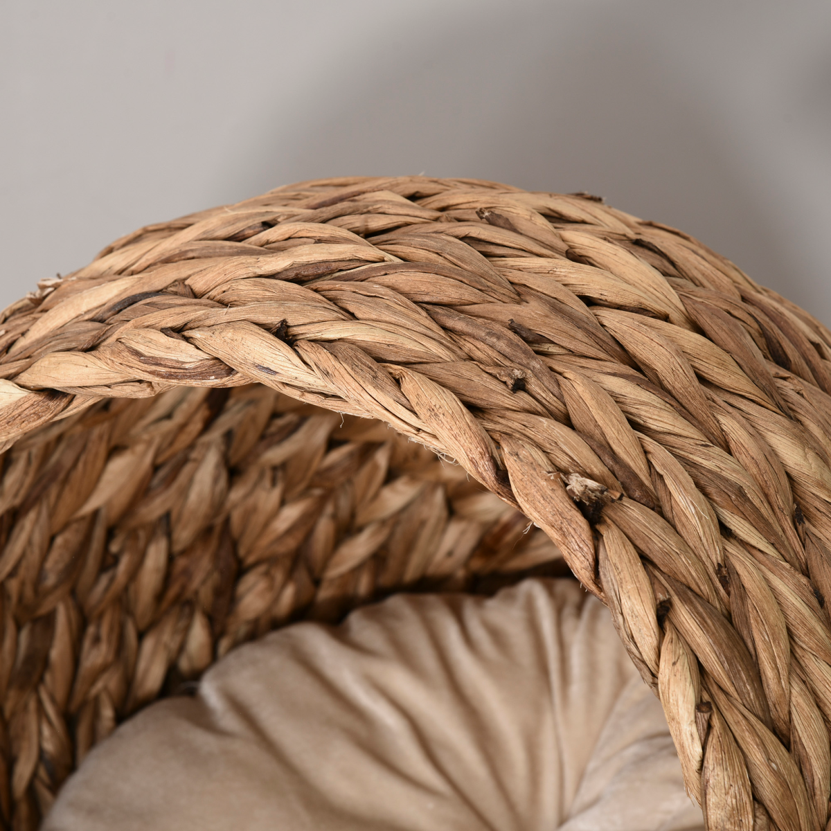 Wicker Raised Cat House Bed with Cylindrical Base – 50×42×60 cm